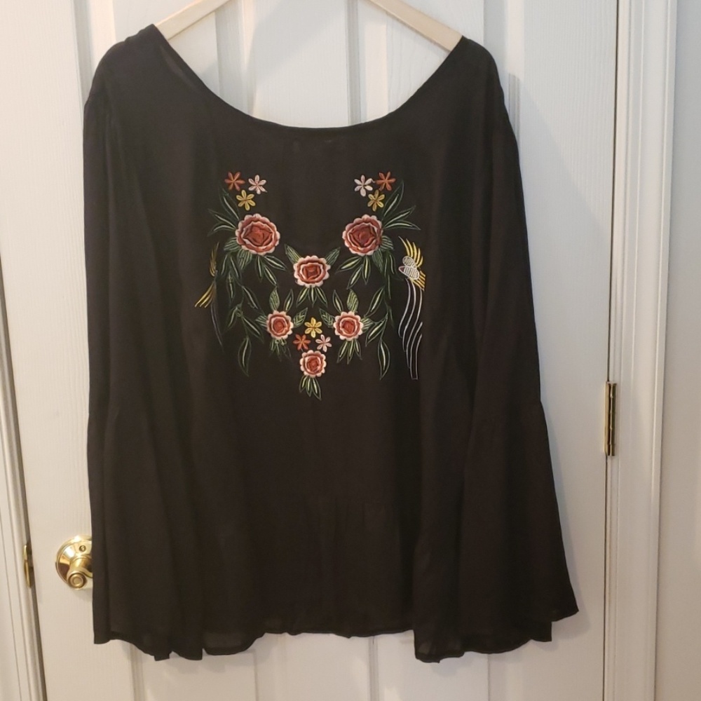 NWT Stunning Floral Print Top